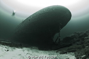 the wreck of SS Borghild , resting on nice sandy bottom o... by Harald Fauske 